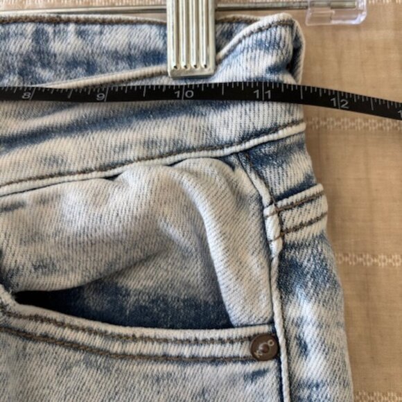 KanCan acid-wash denim jeans with a button-fly closure size 24 - Picture 5 of 7